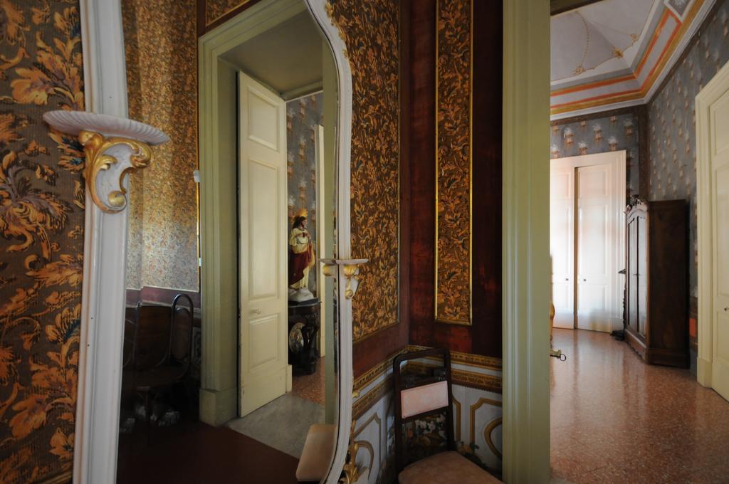 Palazzo Leuzzi B&B Галатоне Екстериор снимка