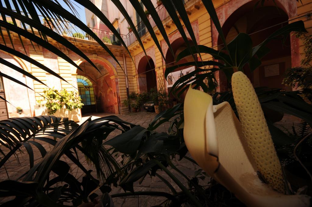 Palazzo Leuzzi B&B Галатоне Екстериор снимка