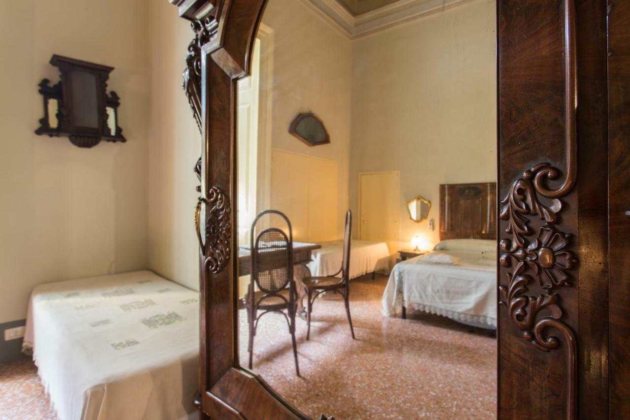Palazzo Leuzzi B&B Галатоне Екстериор снимка