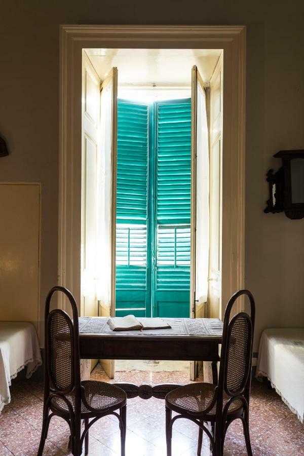 Palazzo Leuzzi B&B Галатоне Екстериор снимка