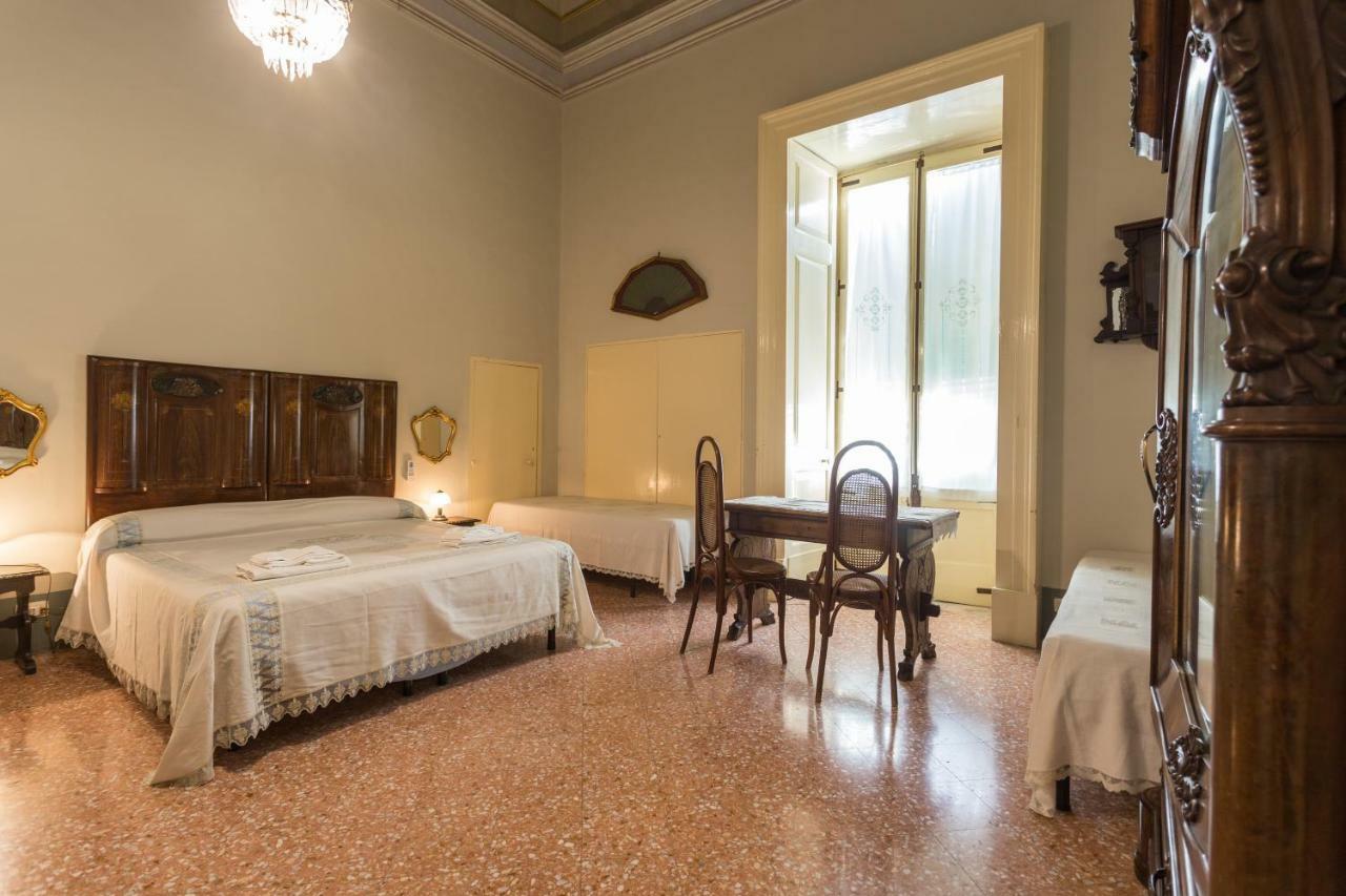 Palazzo Leuzzi B&B Галатоне Екстериор снимка