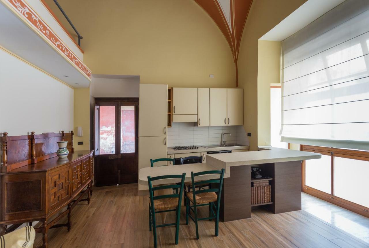 Palazzo Leuzzi B&B Галатоне Екстериор снимка