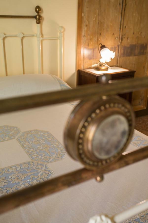 Palazzo Leuzzi B&B Галатоне Екстериор снимка
