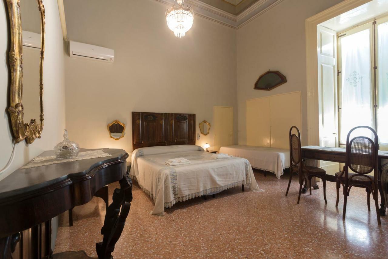 Palazzo Leuzzi B&B Галатоне Екстериор снимка