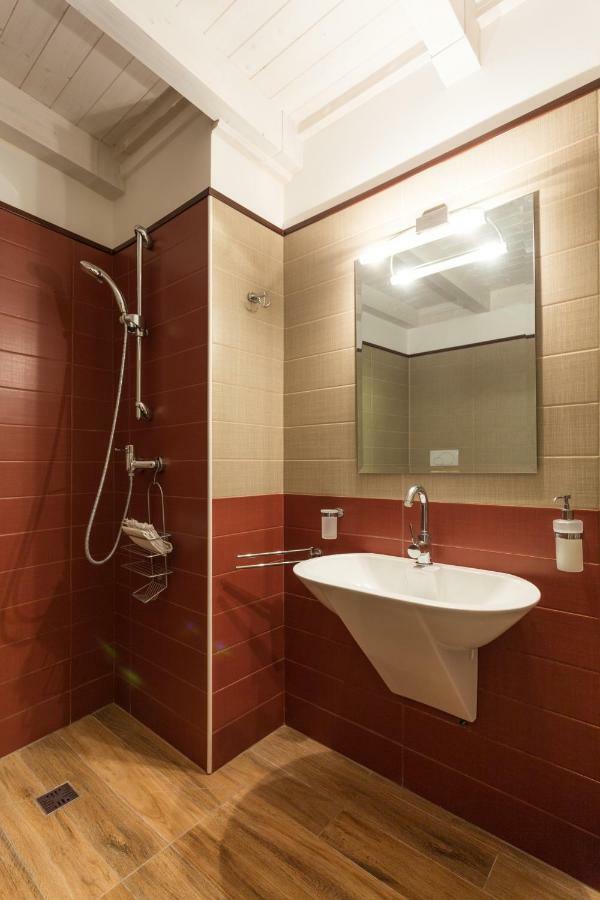 Palazzo Leuzzi B&B Галатоне Екстериор снимка