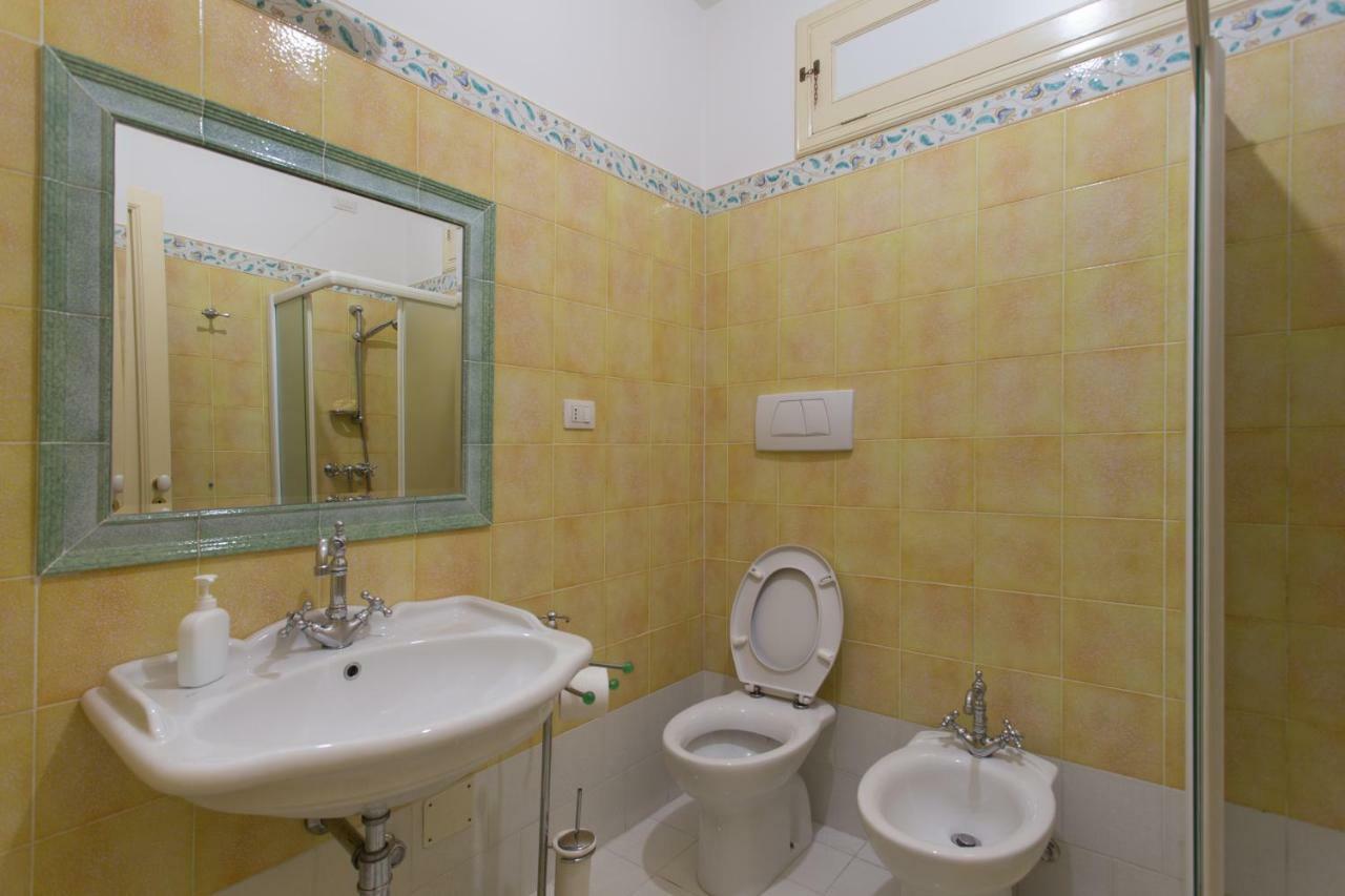 Palazzo Leuzzi B&B Галатоне Екстериор снимка