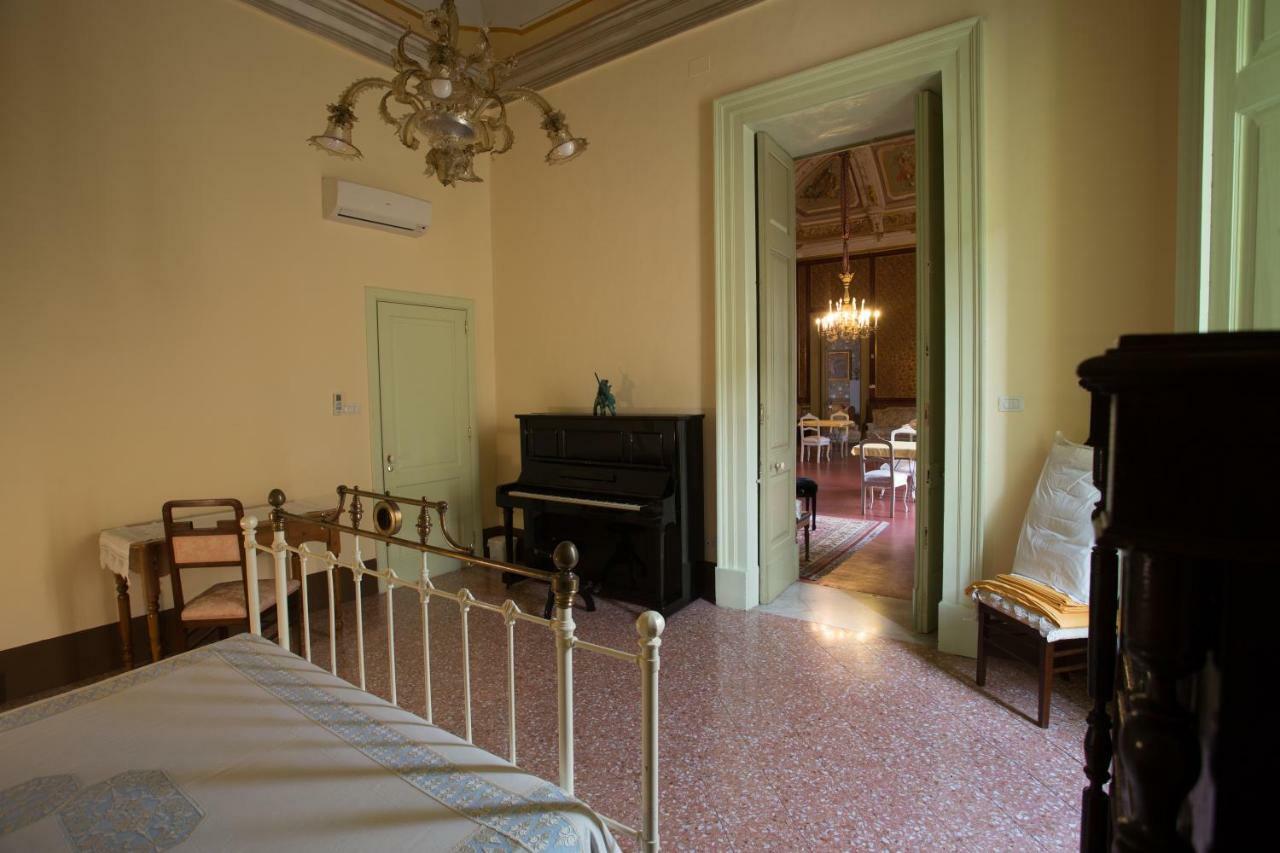 Palazzo Leuzzi B&B Галатоне Екстериор снимка