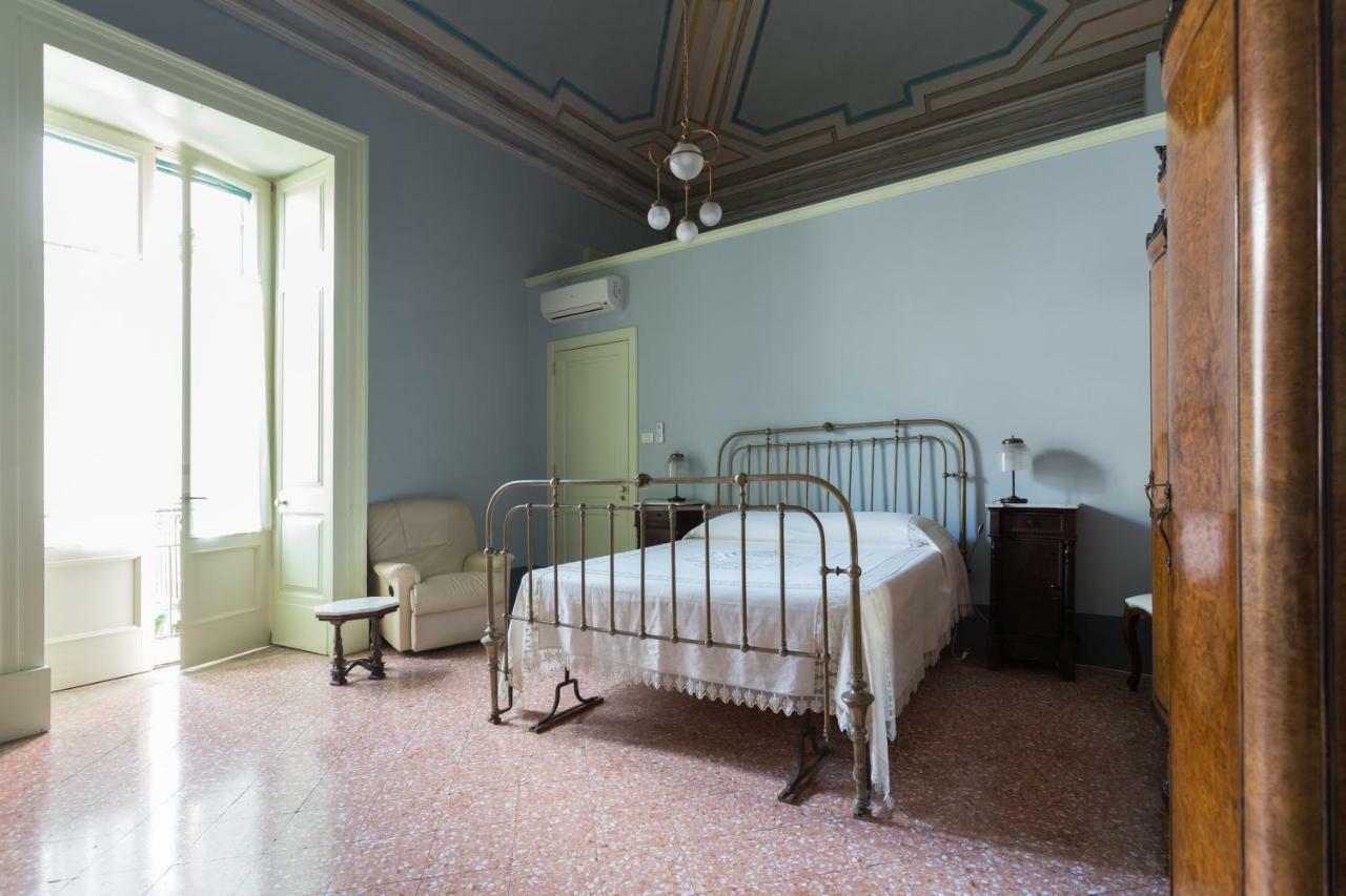 Palazzo Leuzzi B&B Галатоне Екстериор снимка
