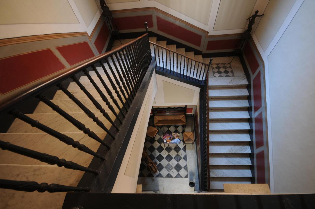 Palazzo Leuzzi B&B Галатоне Екстериор снимка